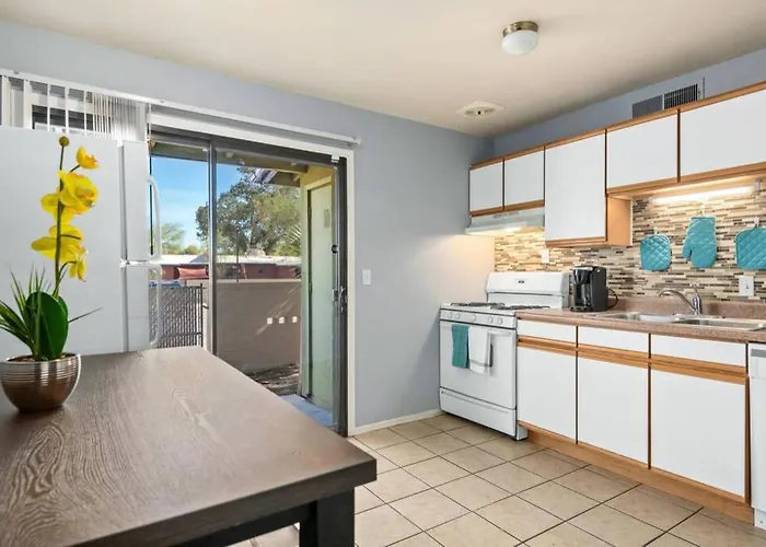 Sunset Foothills 2br/1ba Condo; Mins To Uofa,hiking,&food * Tucson