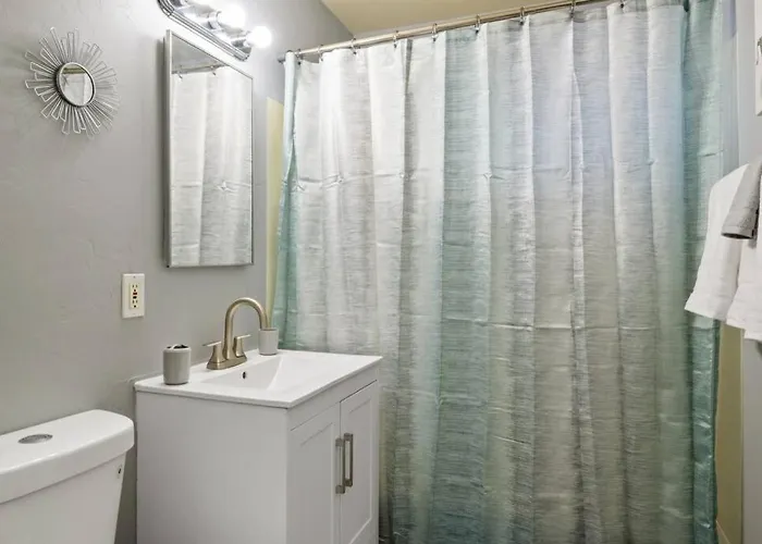 Sunset Foothills 2br/1ba Condo; Mins To Uofa,hiking,&food Tucson