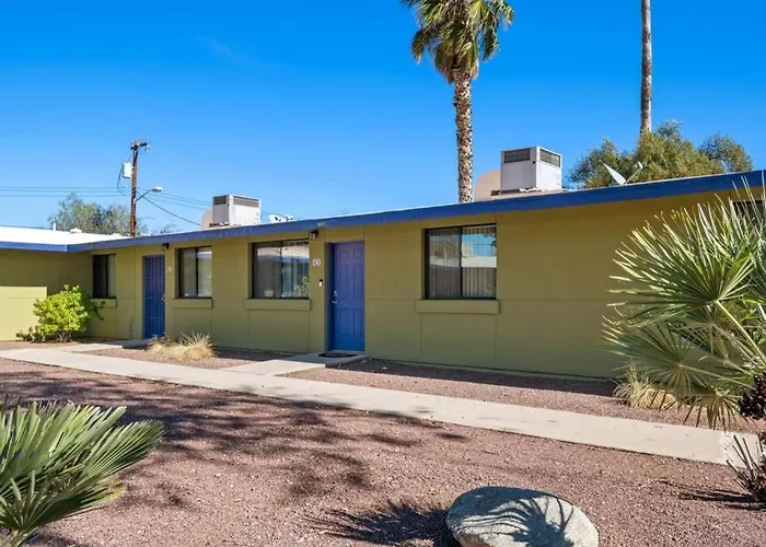 Sunset Foothills 2br/1ba Condo; Mins To Uofa,hiking,&food