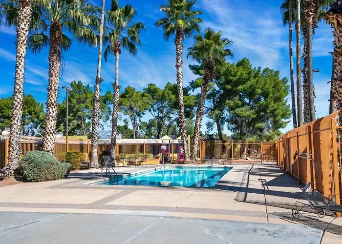 Sunset Foothills 2br/1ba Condo; Mins To Uofa,hiking,&food Tucson