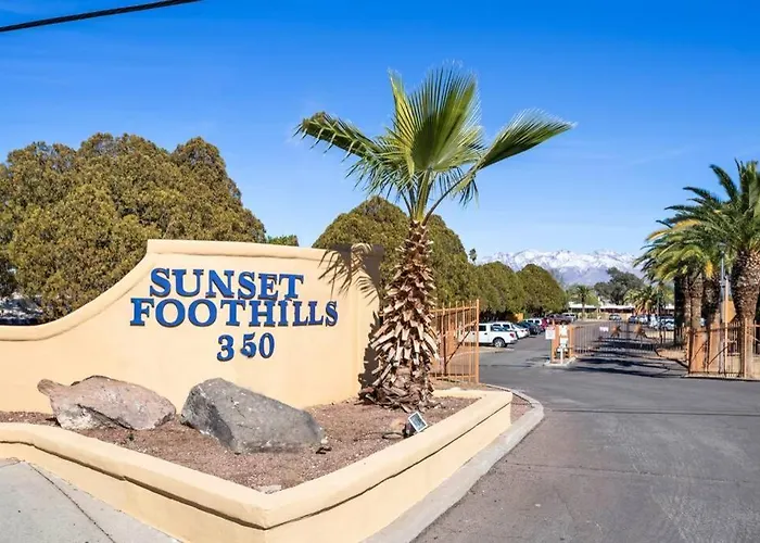 Sunset Foothills 2br/1ba Condo; Mins To Uofa,hiking,&food Tucson